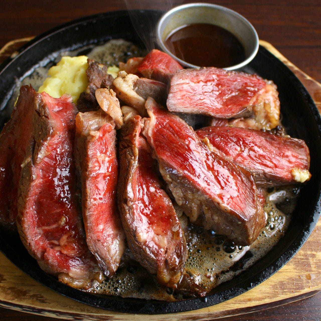 上質な肉を手軽に！札幌のおすすめステーキ店5選の画像