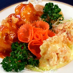 リピーター率75%！ﾌｶﾋﾚ姿煮､鮑、北京ダック入り豪華高級コース