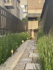 室町通から…非日常へと誘う路地 室町通から…非日常へと誘う路地