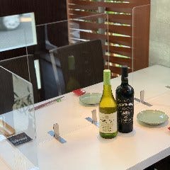 新潟県の「安心なお店応援プロジェクト」認定店。お隣はもちろん、対面もアクリルボードで仕切りを構えておりますので、安心安全にお食事をお楽しみ頂けます！