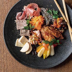 Madre ハーブとスパイス料理のワイン食堂