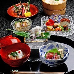 昼の京懐石 18,000円(別途 消費税10%・サービス料15%→税サ込22,770円)