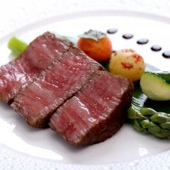 【和牛ステーキランチ】冷前菜、温前菜、和牛ステーキ、デザート、食後のカフェなど全6品