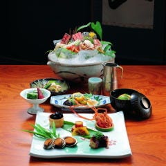 鮨割烹 やま中 本店