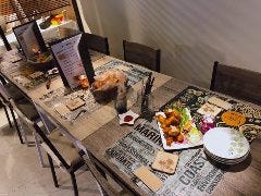 カフェ×バル KUTSURO gu Cafe