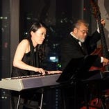 生演奏をお楽しみいただきながら、お好きなお料理をご注文くださいませ。 生演奏をお楽しみいただきながら、お好きなお料理をご注文くださいませ。