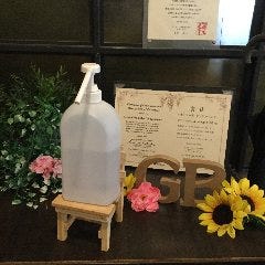 店頭にアルコールを設置し、入店時に消毒をお願いしております