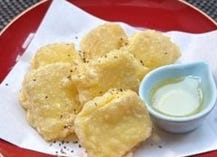 カマンベールの天ぷら 蜂蜜添え カマンベールの天ぷら 蜂蜜添え