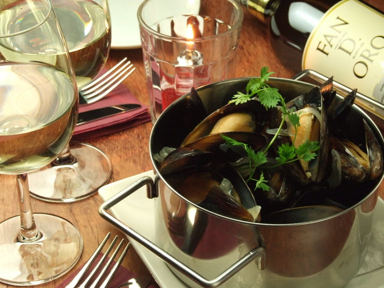 山盛りムール貝の白ワイン蒸し
