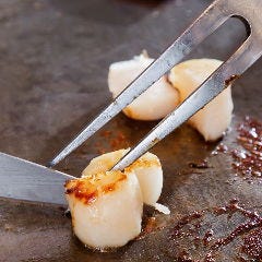 【天使の海老と帆立】海鮮鉄板焼き と厳選国産牛雌牛2 種食べ比べラン チ +1 ドリンク