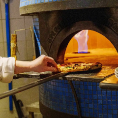 Trattoria Pizzeria Bar FAVETTA 窯焼きピザ ファヴェッタ