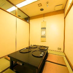 プライベート感溢れる個室は衛生対策を徹底。少人数から大人数まで、ご宴会に最適な空間です。