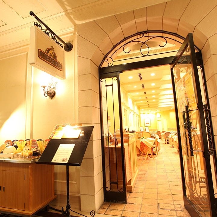 扉が開いた崎陽軒本店 イタリア料理 イルサッジオの入り口