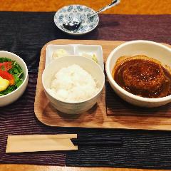 博多の煮込みハンバーグ メリッサ・レモン