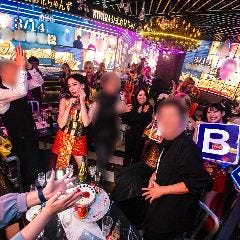 バースデーサプライズ×KUJIRA ENTERTAINMENT DINING