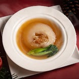 Point④ 宮城県気仙沼産のふかひれ。タイプが違う3種類のコースをご用意! Point④ 宮城県気仙沼産のふかひれ。タイプが違う3種類のコースをご用意!