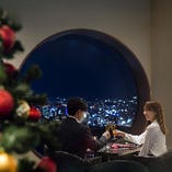 Point② 眼下に広がる煌めく夜景を独占する『窓側席確約プラン』をご用意。 Point② 眼下に広がる煌めく夜景を独占する『窓側席確約プラン』をご用意。