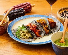 Los Tacos Azules（ロス・タコス・アスーレス）