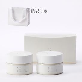 とろりとしたはちみつを真っ白でふんわりとした濃密な泡に。温度で変化する不思議な食感も楽しめます。