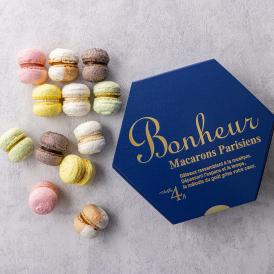 コロンと可愛らしいマカロンは、日本人の口に合うように甘味を抑え、より軽い仕上がりに。