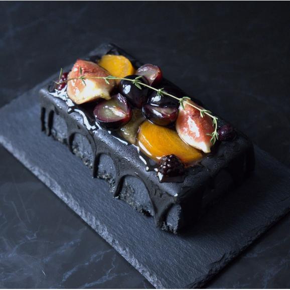 【期間限定】宝石箱のような秋のフルーツのチーズムースドリップケーキ02