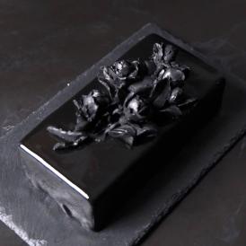 【期間限定】薔薇のブーケを飾ったアートピースレアチーズケーキ：ハロウィン2025