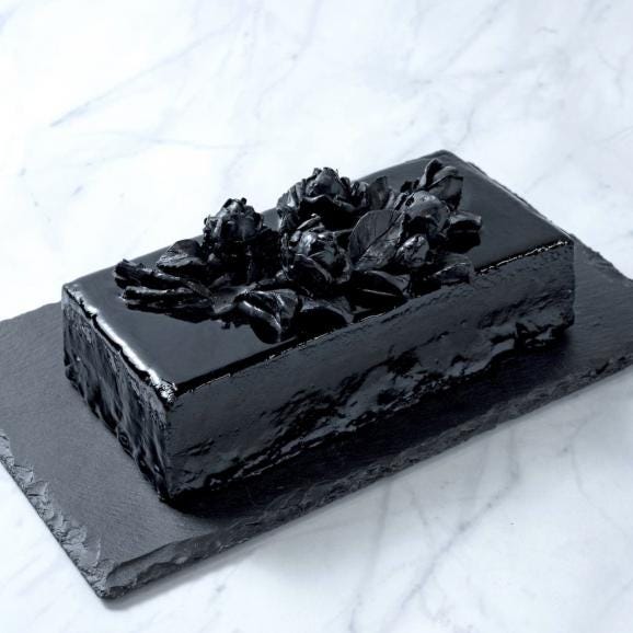 【期間限定】薔薇のブーケを飾ったアートピースレアチーズケーキ：ハロウィン202502
