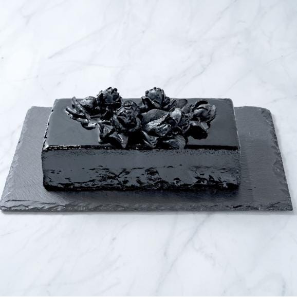 【期間限定】薔薇のブーケを飾ったアートピースレアチーズケーキ：ハロウィン202503