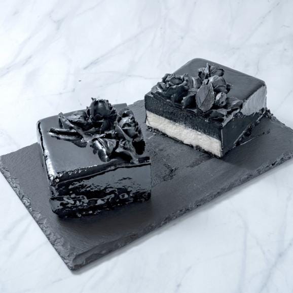 【期間限定】薔薇のブーケを飾ったアートピースレアチーズケーキ：ハロウィン202504
