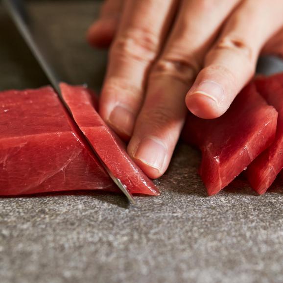 【送料無料】本マグロ赤身 1キロ 可食部100％ ギフト 本鮪 お刺身や寿司に最適【鮪/赤身/お刺身/丼/寿司/お取り寄せ/お祝い/プレゼント】04