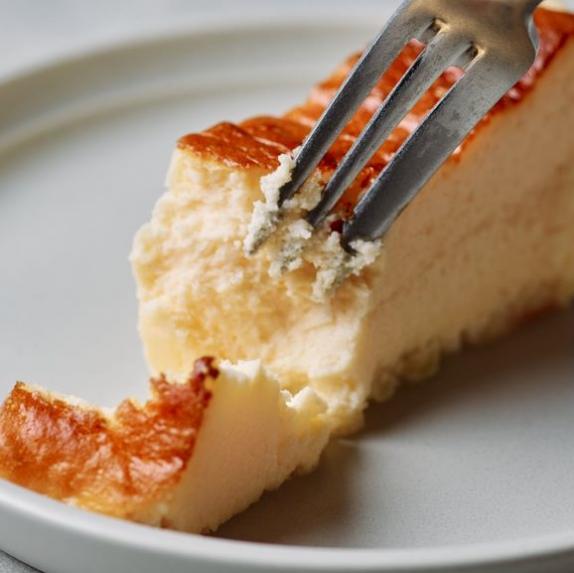チーズケーキに革命を」 オリジナル ベイクドチーズケーキ