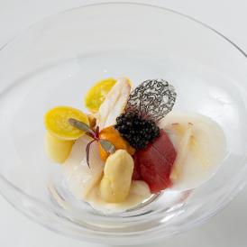 旬の天然食材にこだわったフランス料理と、料理に合うワインがオススメです。