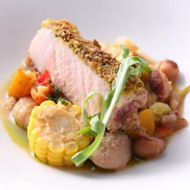 全国の旬の食材やトリュフ・ポルチーニといった本場の味を、特に美味しい時期に仕入れております。