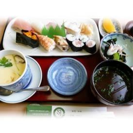 創業60年。海の無い飯塚でも美味しい寿司を食べていただけるよう厳選した素材を心を込めて握っています。