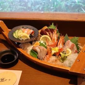山陰地物料理など100種類以上の料理が楽しめます。