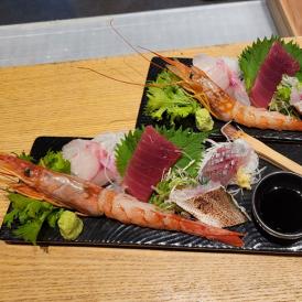 尾を持つと魚が立つ！ ほど鮮度抜群の魚介と日本酒のマリアージュをご堪能下さい