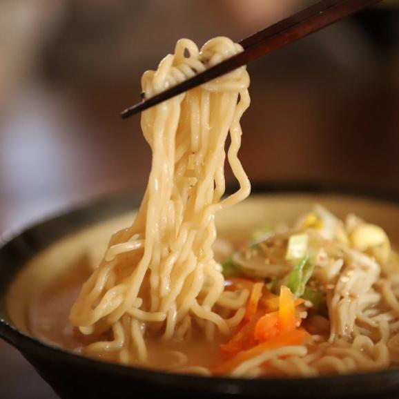 8-17 ここだけの味！とうきび味噌の甘味がきいたラーメン4食03