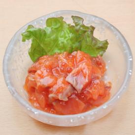 北海道の天然鮭と新鮮いくらを一緒に特製醤油に漬け、丁寧に仕上げました。