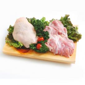 地養素配合飼料で飼育することで鶏肉の臭みが少なく、肉質は光沢、弾力性に富んでいる。