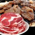 ラム肉　1kg前後　ロールスライス　厚切　味付けなし（多少切れ端入ります）【2個以上から注文数に応じオマケ付き】