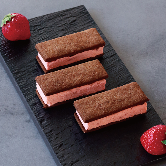 【季節限定】チーズケーキサンド〈 いちごショコラ 〉04