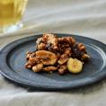 [送料無料] 定番！ 甘くて辛い、スパイシーナッツ 135g ４袋セット（保存に便利なチャック付き）ヘヴィーユーザー御用達タイプ。 一度食べると止まらない！