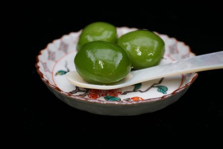 幻の翡翠桃っ子（シロップ漬け）～種まで食べられる不思議な美味しさ～【新潟・三条市石田フルーツガーデン桃っこ使用】【八角瓶】【内容量２３０g　１個】減農薬、化学肥料・除草剤一切不使用　_説明画像01