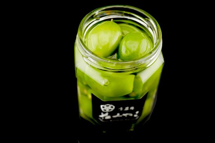幻の翡翠桃っ子（シロップ漬け）～種まで食べられる不思議な美味しさ～【新潟・三条市石田フルーツガーデン桃っこ使用】【八角瓶】【内容量２３０g　１個】減農薬、化学肥料・除草剤一切不使用　_説明画像02