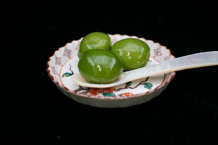 幻の翡翠桃っ子（シロップ漬け）～種まで食べられる不思議な美味しさ～【オリジナル瓶】【新潟・三条市石田フルーツガーデン桃っこ使用】【内容量１４０ｇ　1個】減農薬　化学肥料・除草剤一切不使用_説明画像02