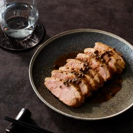 日本の伝統調味料の有馬山椒を贅沢に使用。鴨の滋味深い味わいと有馬山椒のハーモニーを堪能できる一品。