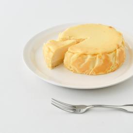 フランス産カマンベールを大胆にそのまま底に敷き込みました。甘さ控えめでチーズ通好みの一品。