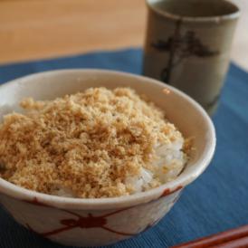 「ふわっふわっ」の食感と「魚の深い旨味」。ごはんの甘味と掛け算される究極のふりかけ。