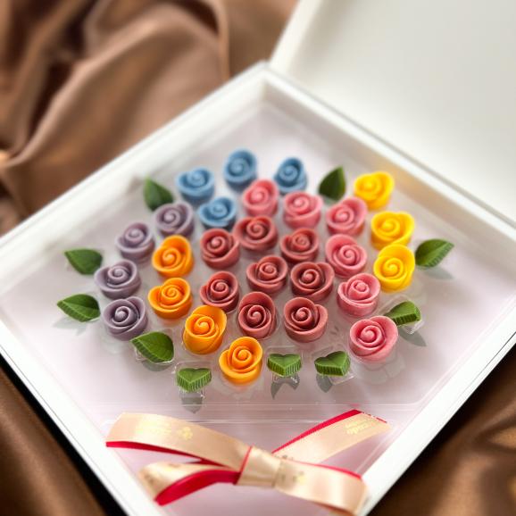 【開けて感動!バラのチョコレート】ブーケ ミニヨン・レインボー02