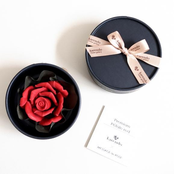 12月より販売開始【まるで本物!赤バラのチョコレート】ペタル・レッド02